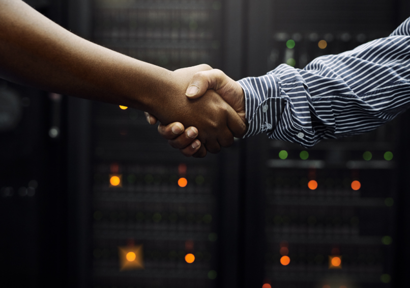 IT service technician shaking the hand of a business owner